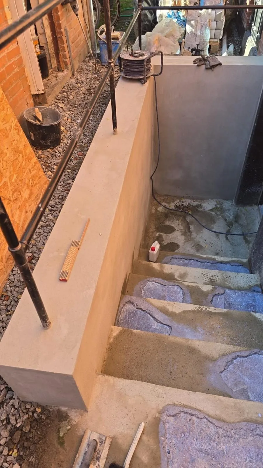 Källartrappa och mur, efter arbetet